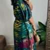 Kaftan longa em tecido poliéster com uma estampa que remete às intrincadas - Image 4