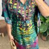 Kaftan longa em tecido poliéster com uma estampa que remete às intrincadas - Image 2